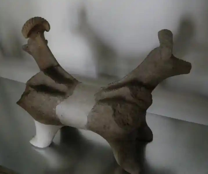 Claystone, six-headed animal